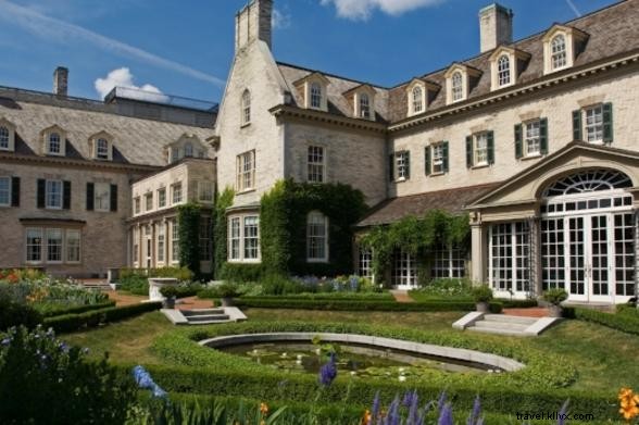 Top 13 New York Attractions with Accessibility Programs for Deaf and Hard of Hearing Visitors