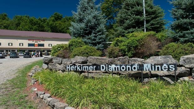 Memorable New York Mother s Day Gifts: Wine, Candles, Jewelry & More