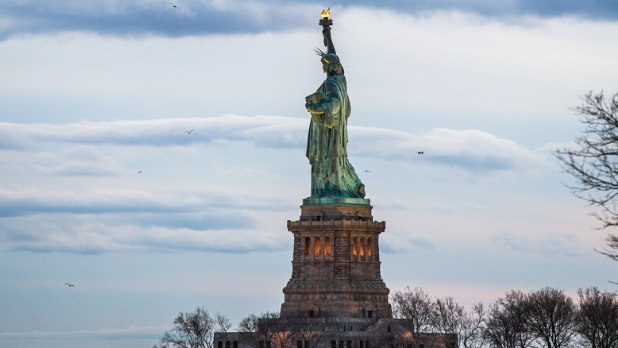 Book 2020 New York State Vacations Now: Secure Spots, Save Money & Create Memories