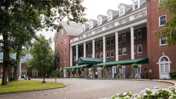 Ultimate 48-Hour Itinerary in Saratoga Springs, NY: Racing, Springs & Adirondack Charm