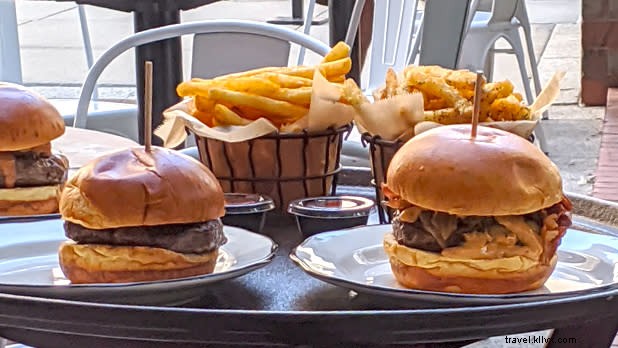 Discover the 8 Best Burgers in New York State: Must-Try Spots