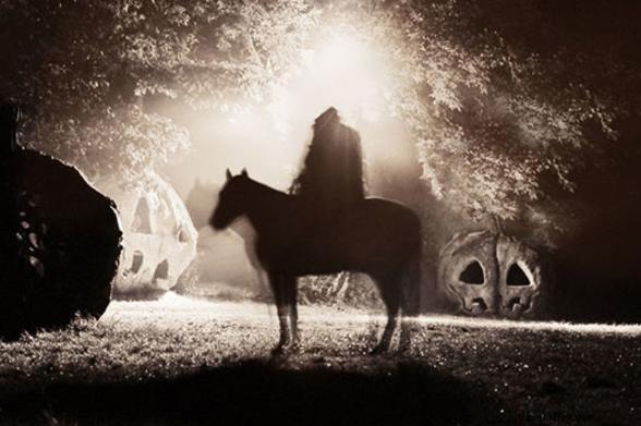 11 Spooky Halloween Costume Ideas Inspired by New York City s Icons and Ghosts