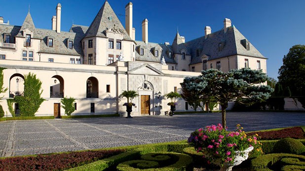 11 Spooky Halloween Costume Ideas Inspired by New York City s Icons and Ghosts