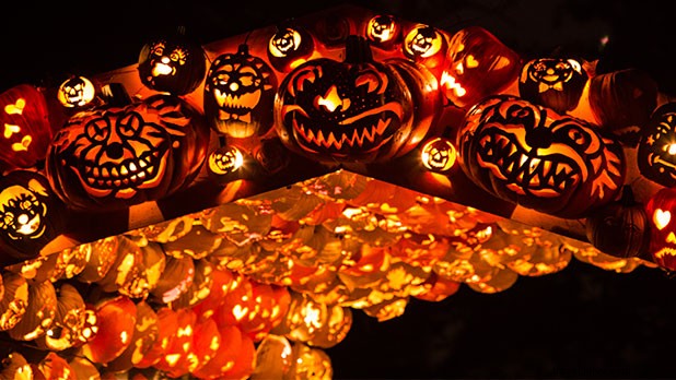 11 Spooky Halloween Costume Ideas Inspired by New York City s Icons and Ghosts