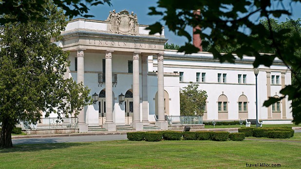 Budget Travel Guide: Explore New York on a Shoestring for Fall Fun