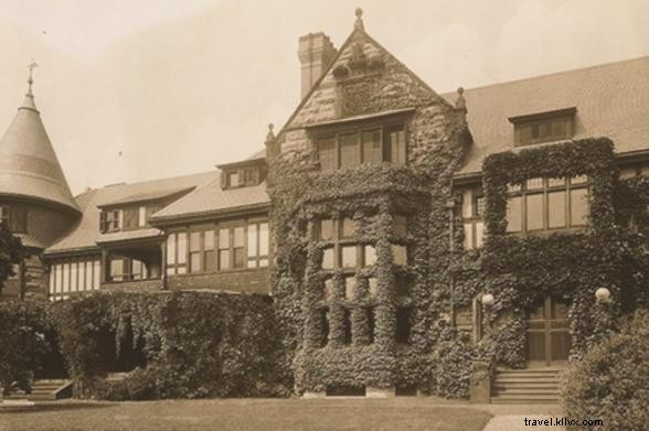 Discover 7 Chilling Haunted History Tours Across New York State