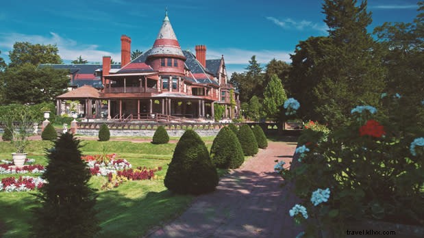 Discover 7 Chilling Haunted History Tours Across New York State