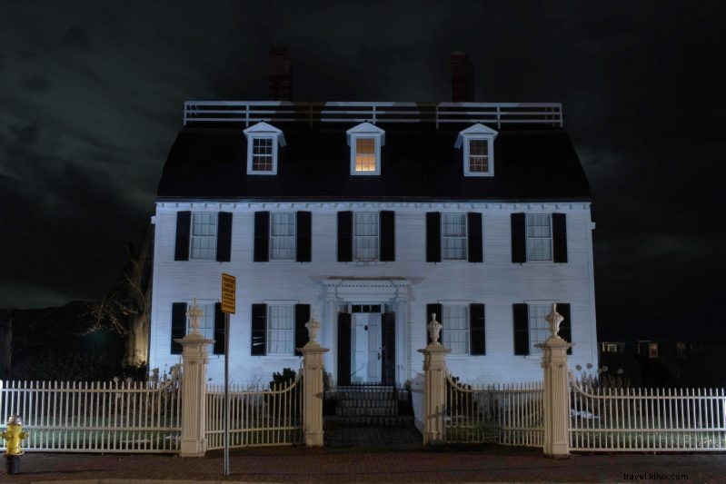 Explore Salem s Most Haunted Sites: Salem Ghosts  Nightly Tours During Haunted Happenings