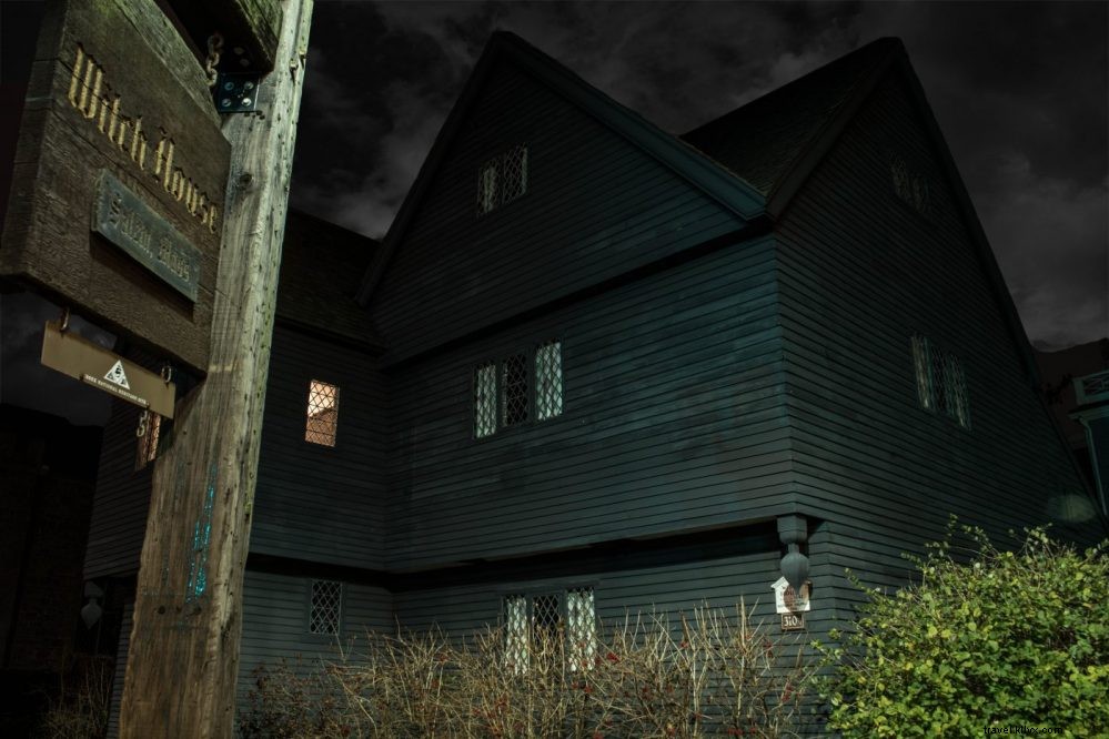 Explore Salem s Most Haunted Sites: Salem Ghosts  Nightly Tours During Haunted Happenings