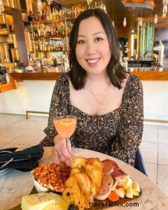 Top Pike Place Market Favorites: Stay & Dine Near Seattle s Iconic Market