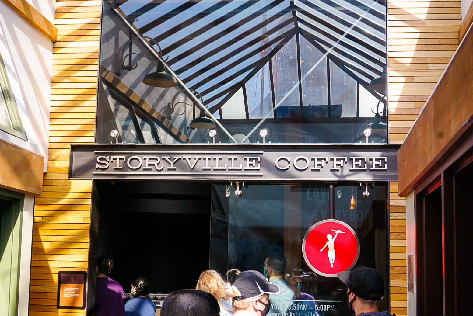 Top Pike Place Market Favorites: Stay & Dine Near Seattle s Iconic Market