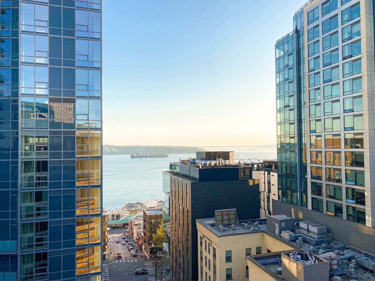 Top Pike Place Market Favorites: Stay & Dine Near Seattle s Iconic Market