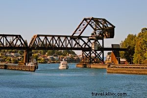 Discover Seattle s Iconic Neighborhoods & Local Favorites: Ultimate First-Timer s Guide