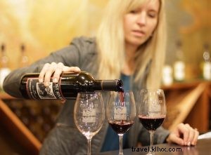 Discover Seattle s Happy Hour Bliss: Booze-n-Bites Walking Tour