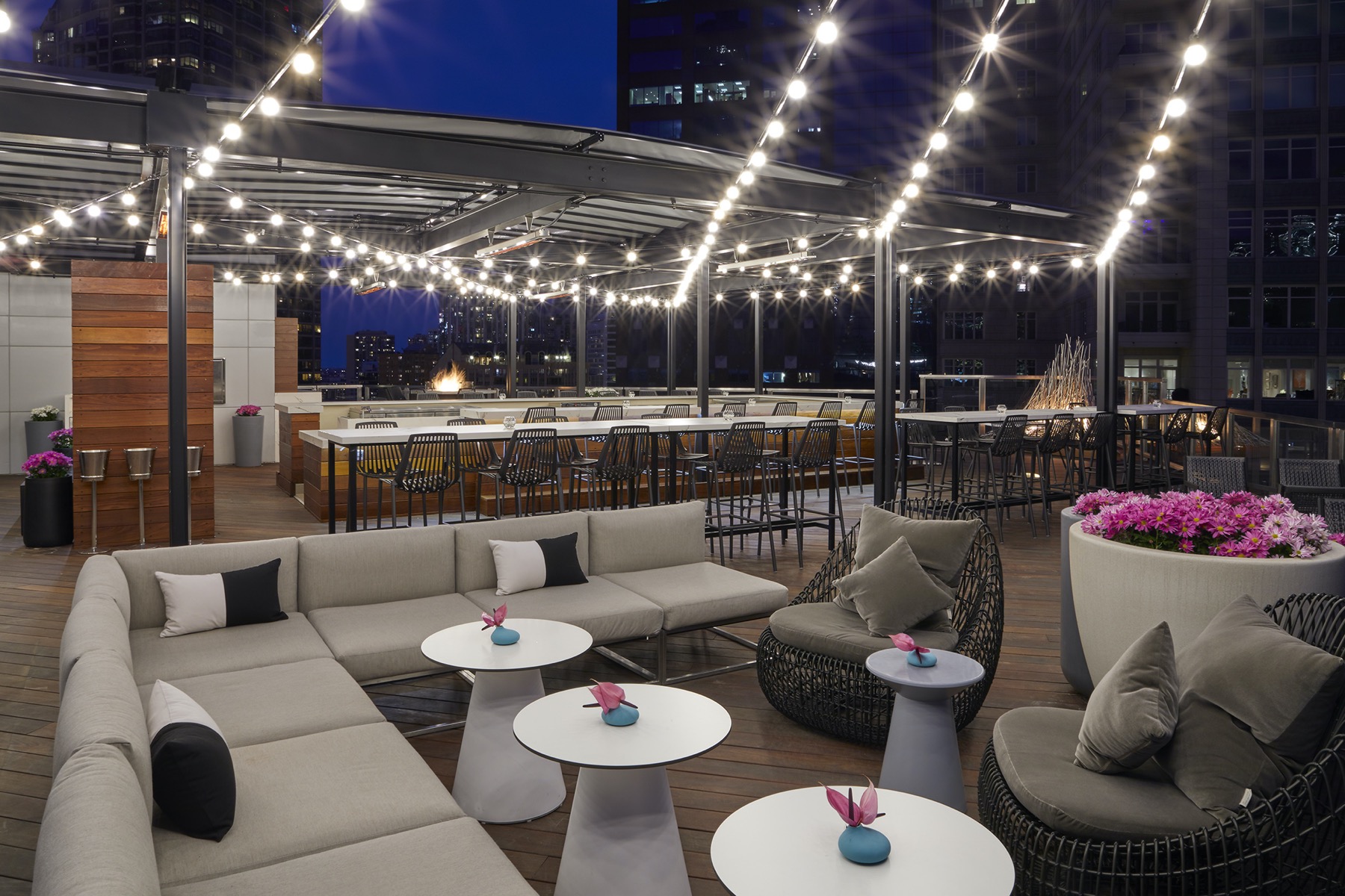 Best Chicago Rooftop Bars & Restaurants: Stunning Views & Year-Round Vibes