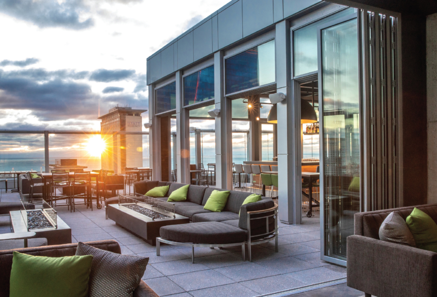 Best Chicago Rooftop Bars & Restaurants: Stunning Views & Year-Round Vibes
