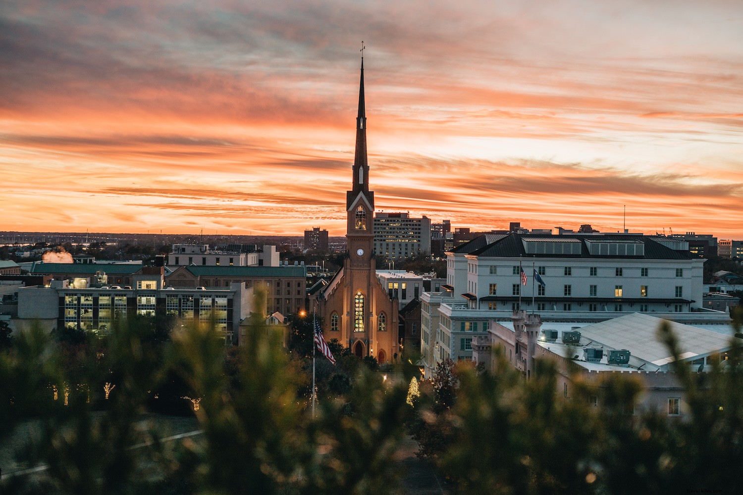 17 Best Charleston Hotels for Breathtaking Sunrise & Sunset Views
