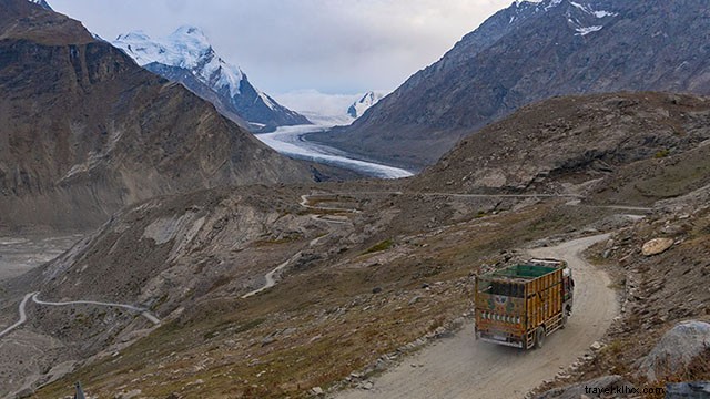 Epic Ladakh Adventure on Jawa 42: Stunning Pictures