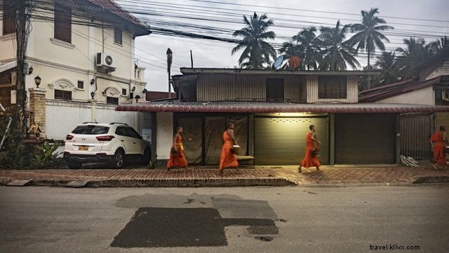 Luang Prabang Tak Bat: Captivating Morning Alms-Giving Ceremony in Stunning Pictures