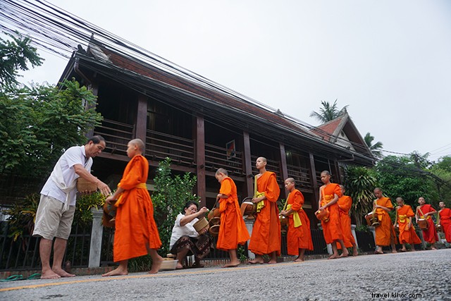 Luang Prabang Tak Bat: Captivating Morning Alms-Giving Ceremony in Stunning Pictures