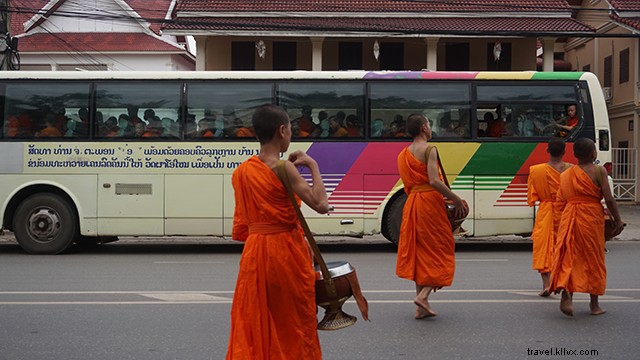 Luang Prabang Tak Bat: Captivating Morning Alms-Giving Ceremony in Stunning Pictures