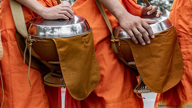 Luang Prabang Tak Bat: Captivating Morning Alms-Giving Ceremony in Stunning Pictures