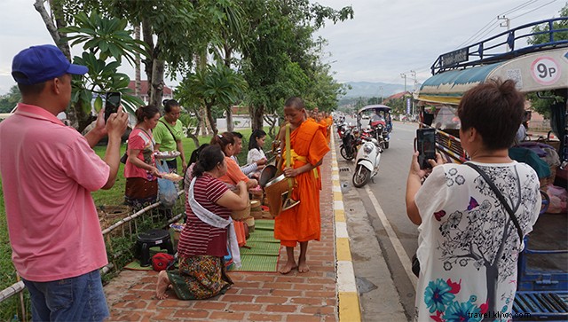 Luang Prabang Tak Bat: Captivating Morning Alms-Giving Ceremony in Stunning Pictures