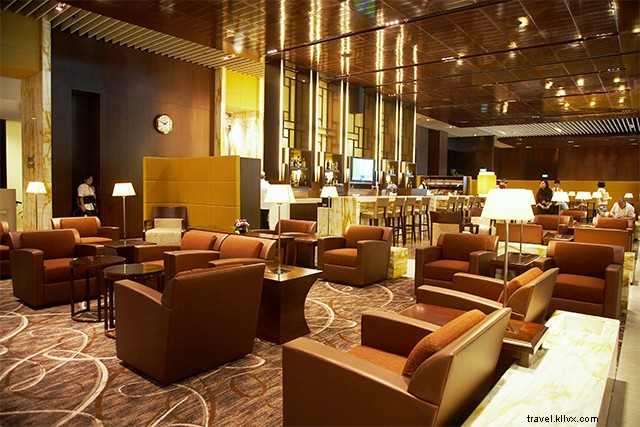 First Business Class Flight: Honest Review of Singapore Airlines Delhi to Singapore