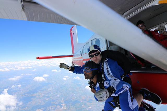 Is Skydiving Scary? My Thrilling First Tandem Jump from 4000m