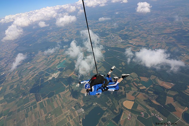 Is Skydiving Scary? My Thrilling First Tandem Jump from 4000m