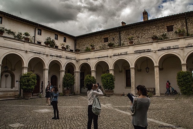 Discover the Magnificent Gardens of Villa d Este in Tivoli, Italy