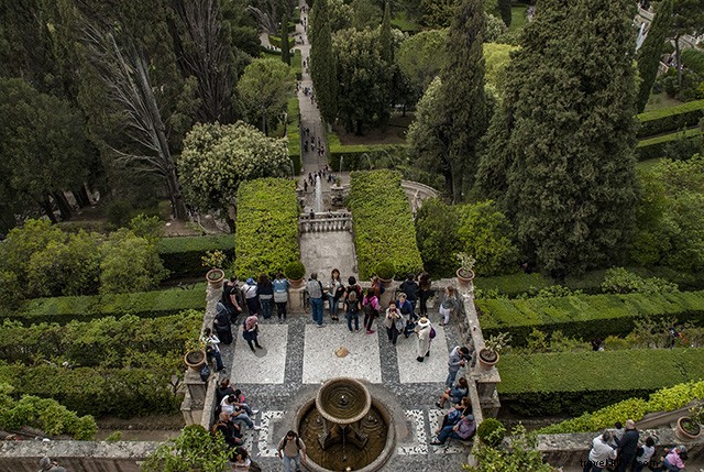 Discover the Magnificent Gardens of Villa d Este in Tivoli, Italy