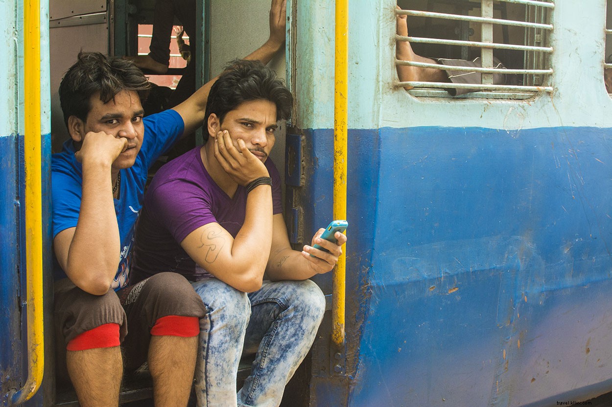 9 Proven Strategies to Travel Smarter and Save Money