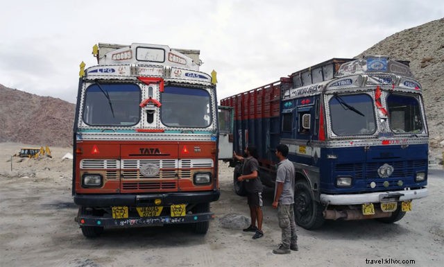 Hitchhiking India: Epic Journey from Leh to Srinagar