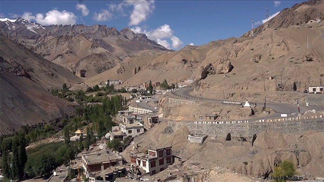 Hitchhiking India: Epic Journey from Leh to Srinagar