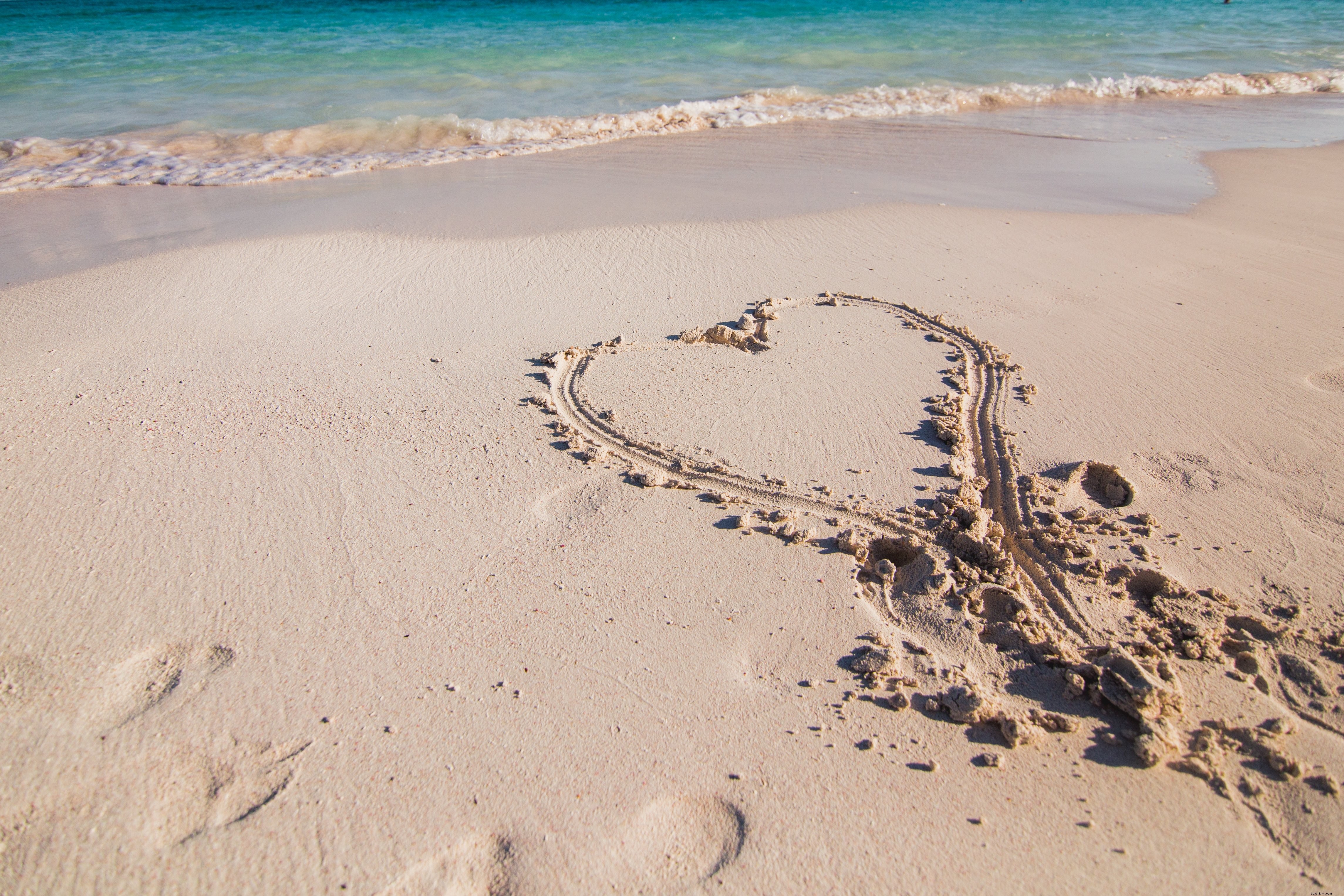 Romantic Heart in the Sand: Stunning Beach Photography