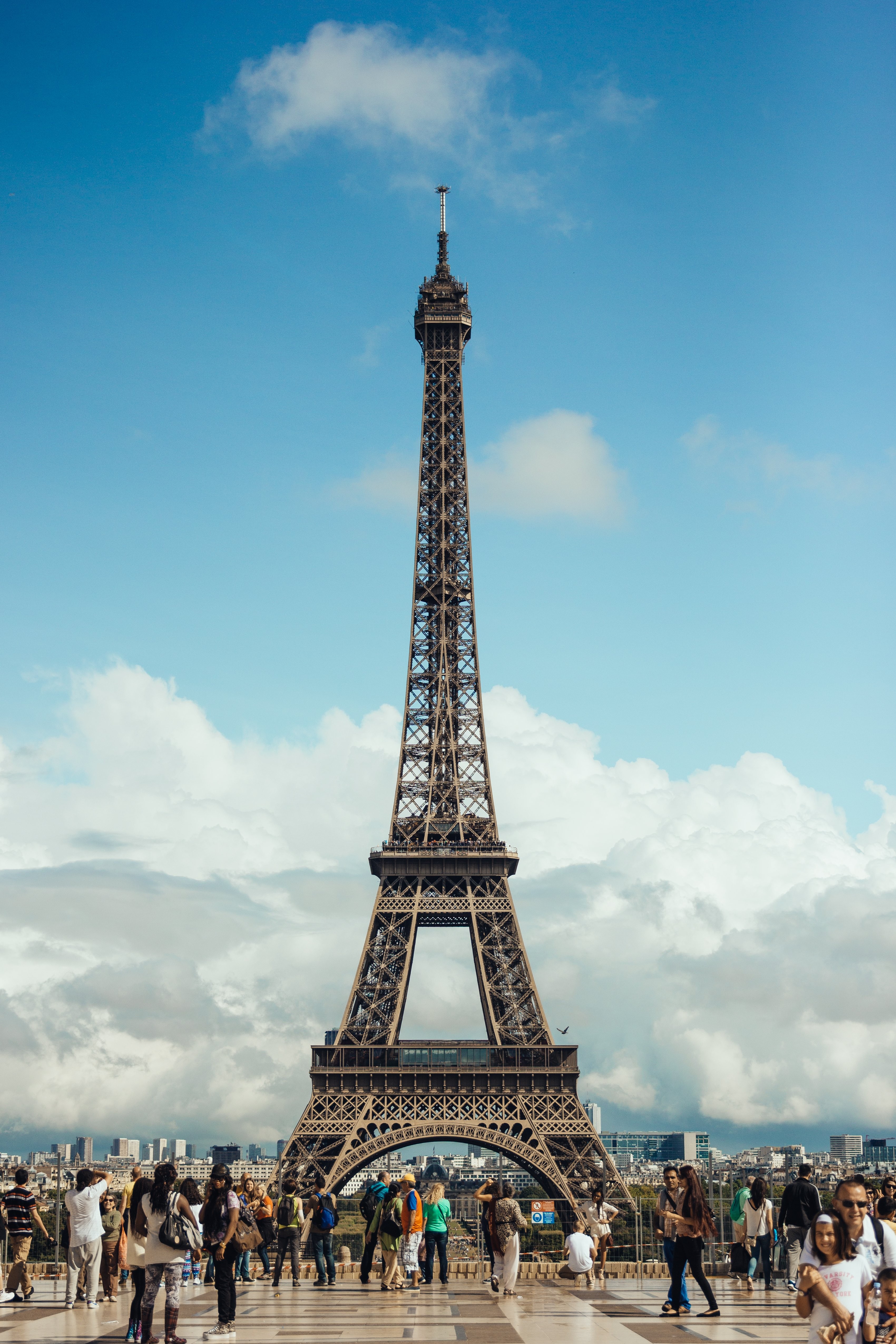 Stunning Eiffel Tower Photo: Iconic Paris Landmark