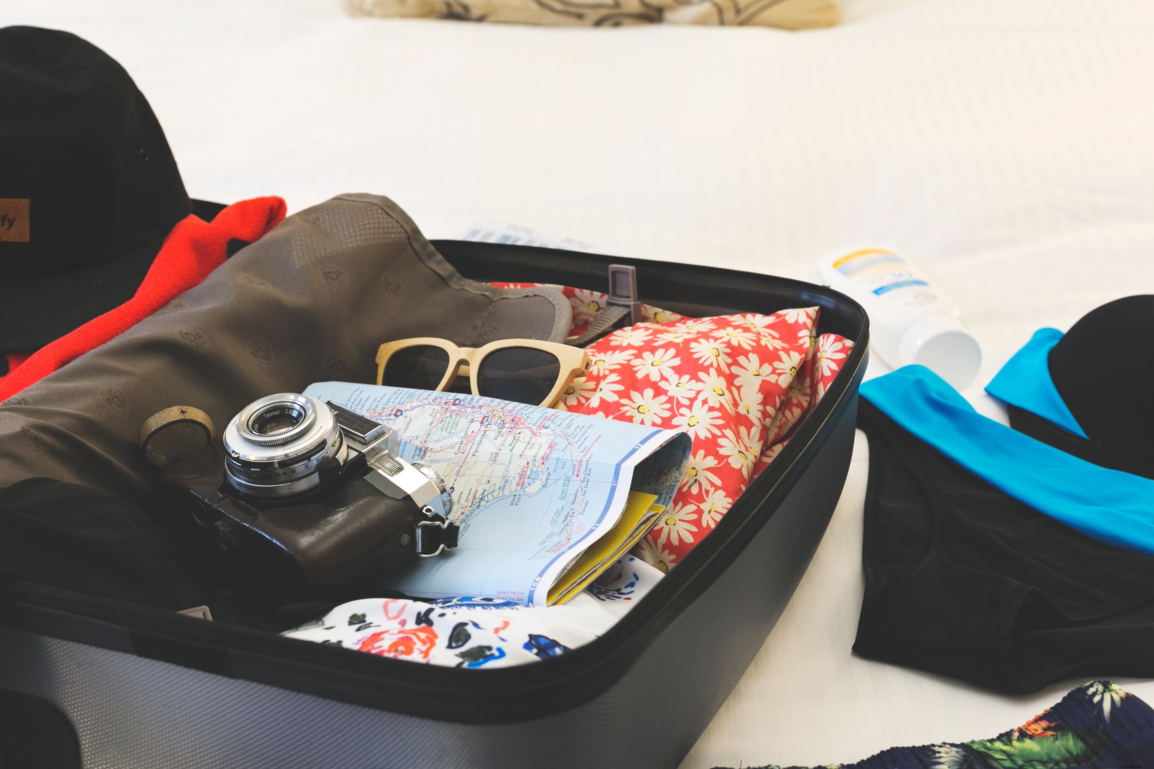 Stunning Holiday Suitcase Photo: Travel Inspiration Awaits