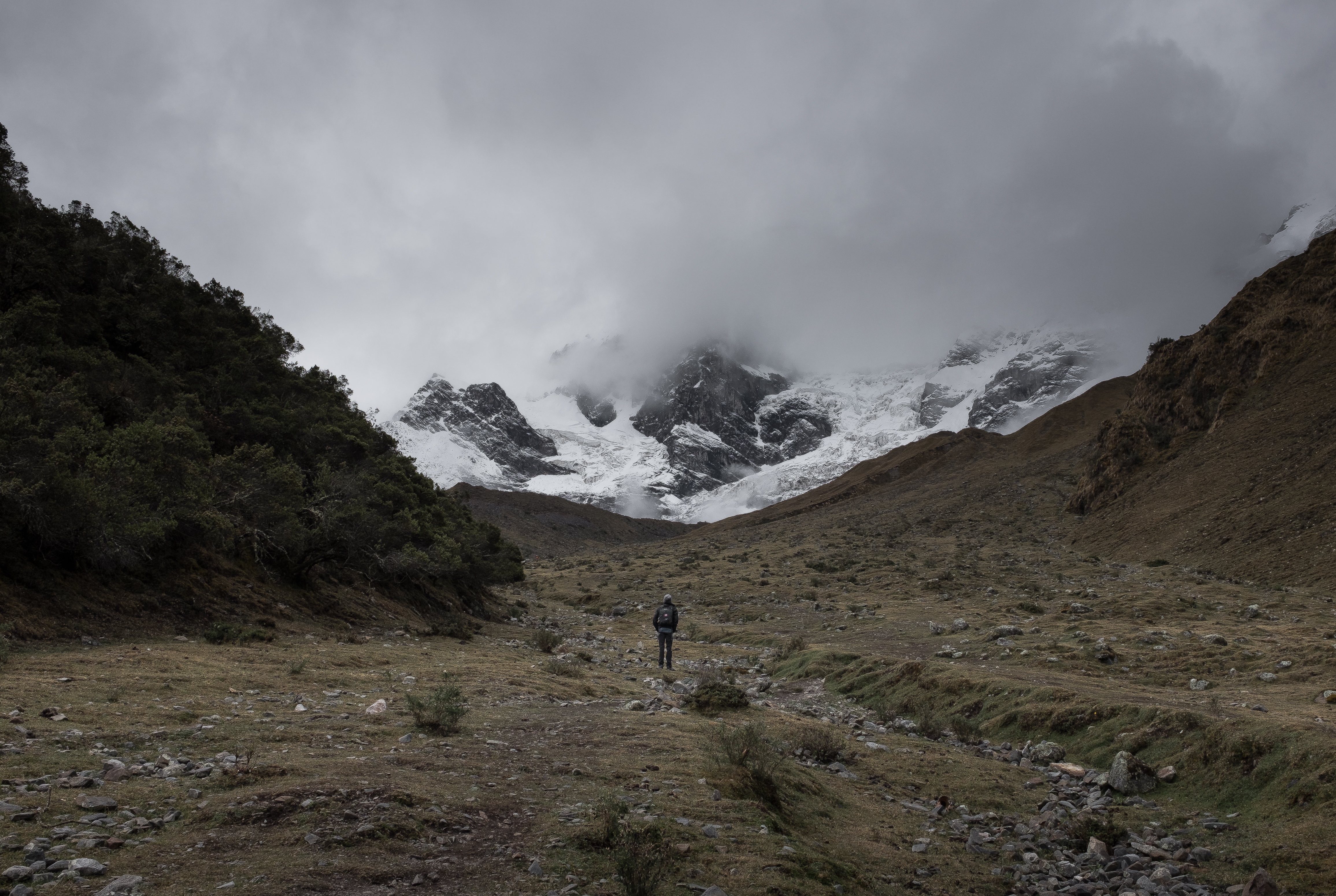 Breathtaking Snow-Capped Peaks of Machu Picchu: Stunning Photo
