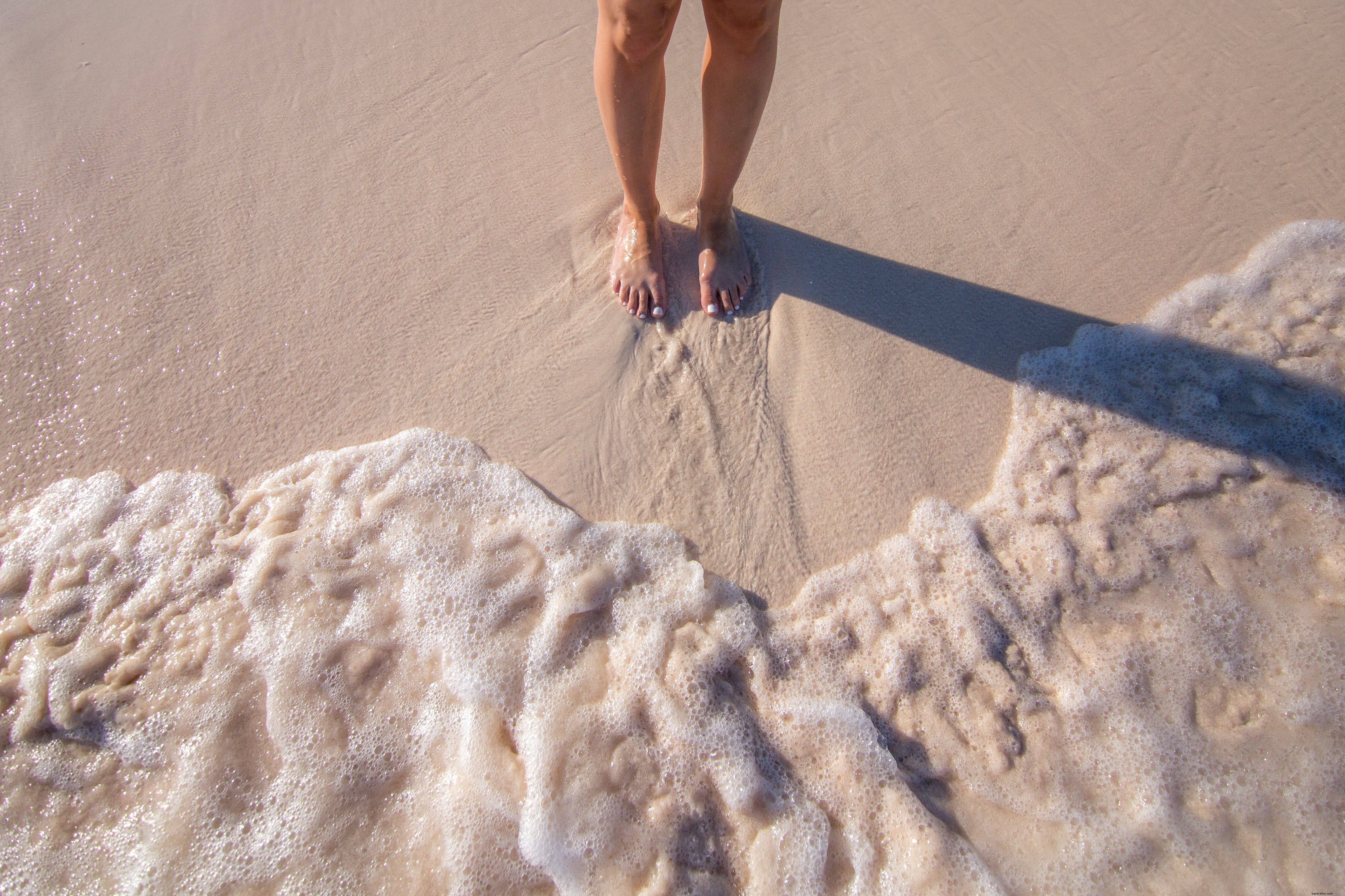 Woman s Feet in Soft Sand with Ocean Waves – Serene Beach Photo