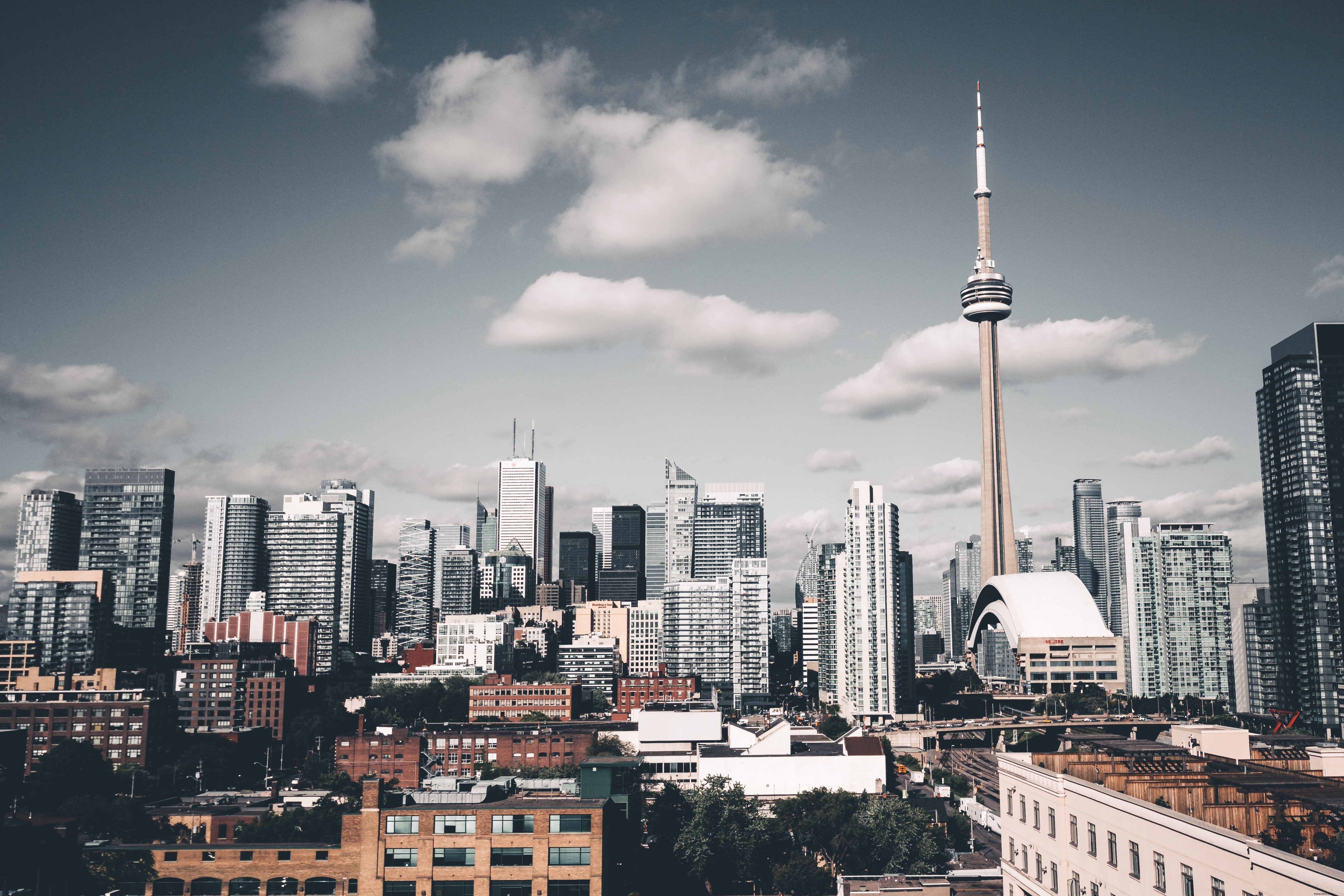 Stunning Toronto City Skyline: Iconic High-Resolution Photo
