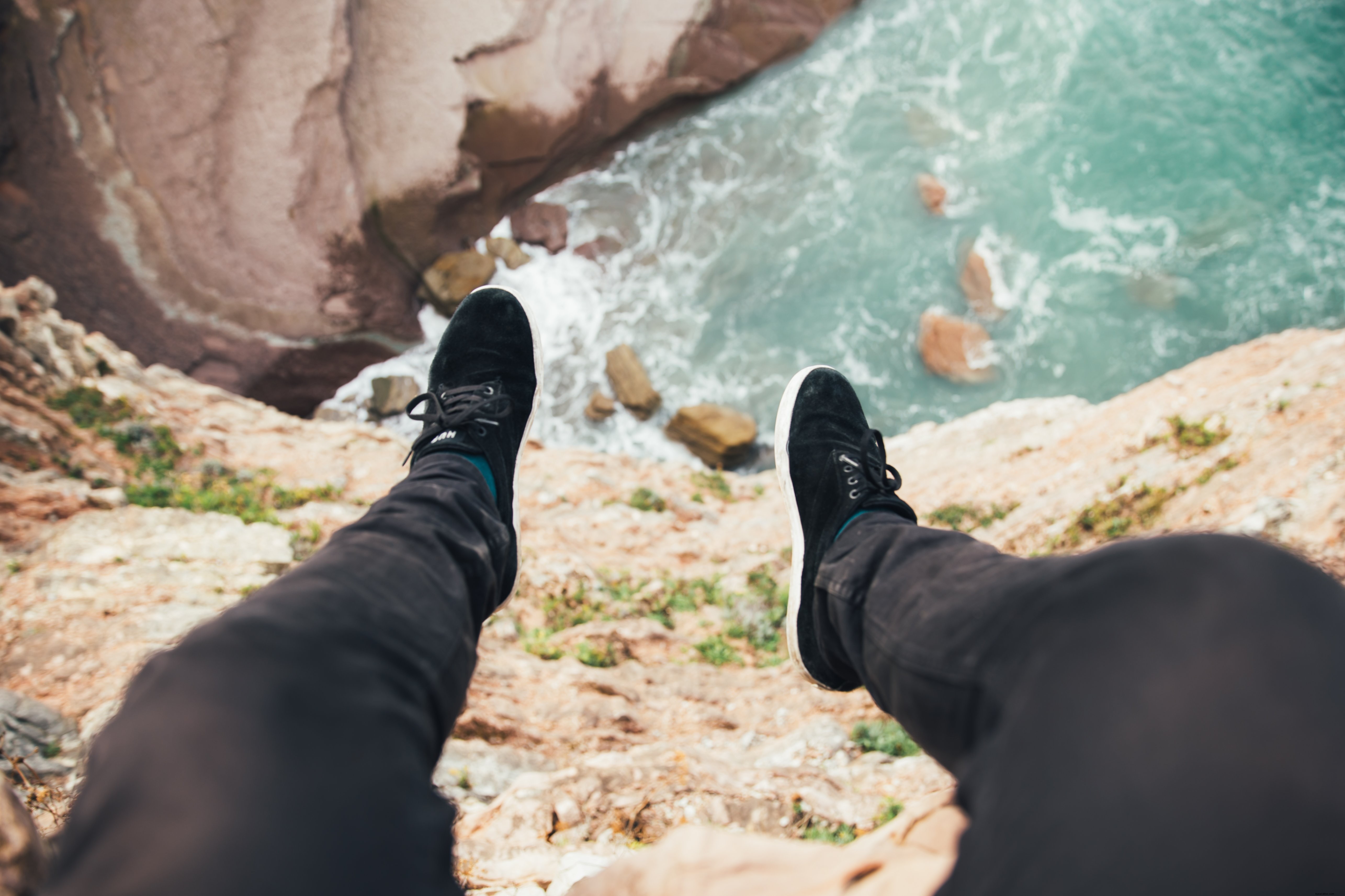Thrilling Cliff Edge Photo: Feet Dangling Over the Abyss