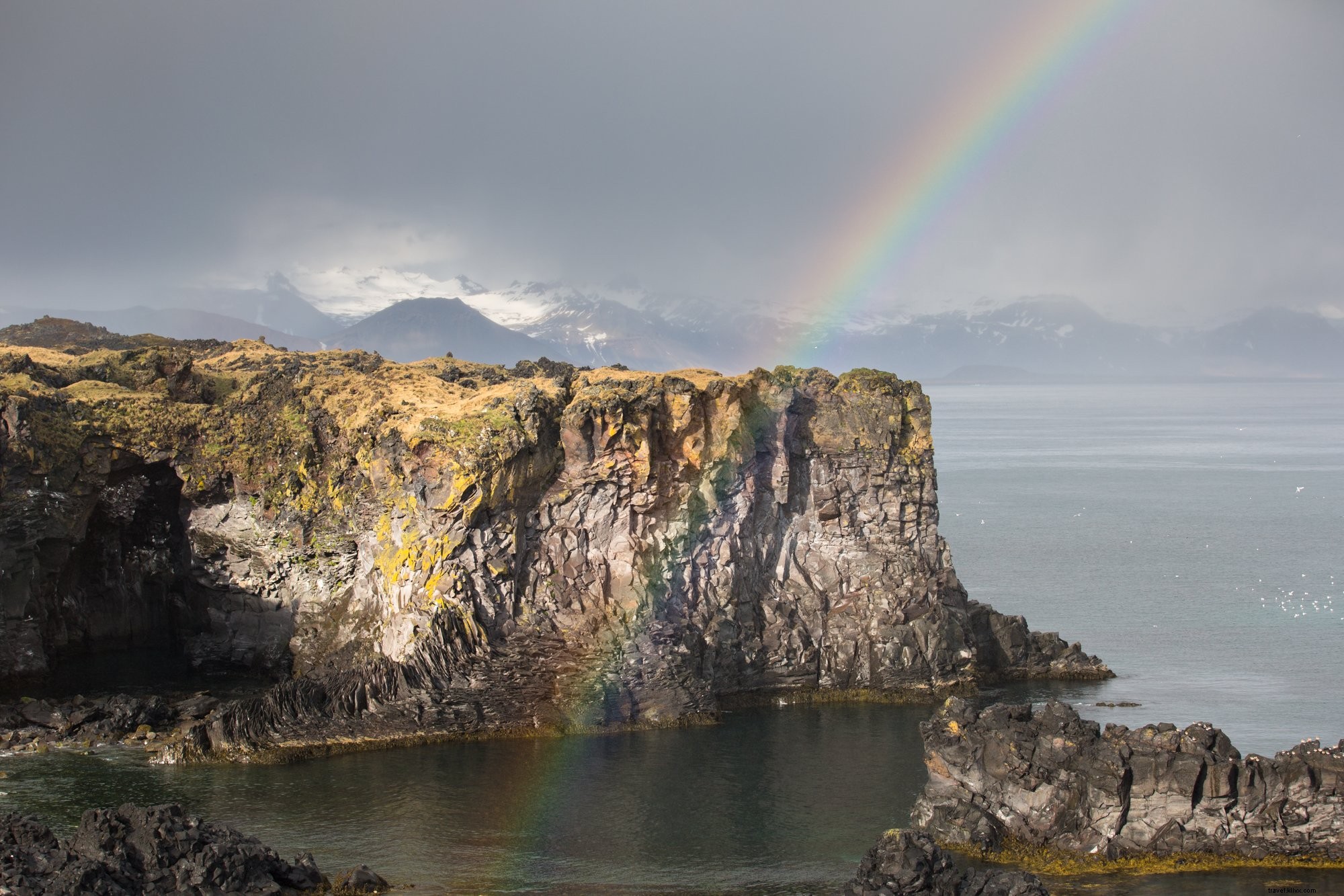 Stunning Rainbow Over Dramatic Rock Cliff – Breathtaking Nature Photo