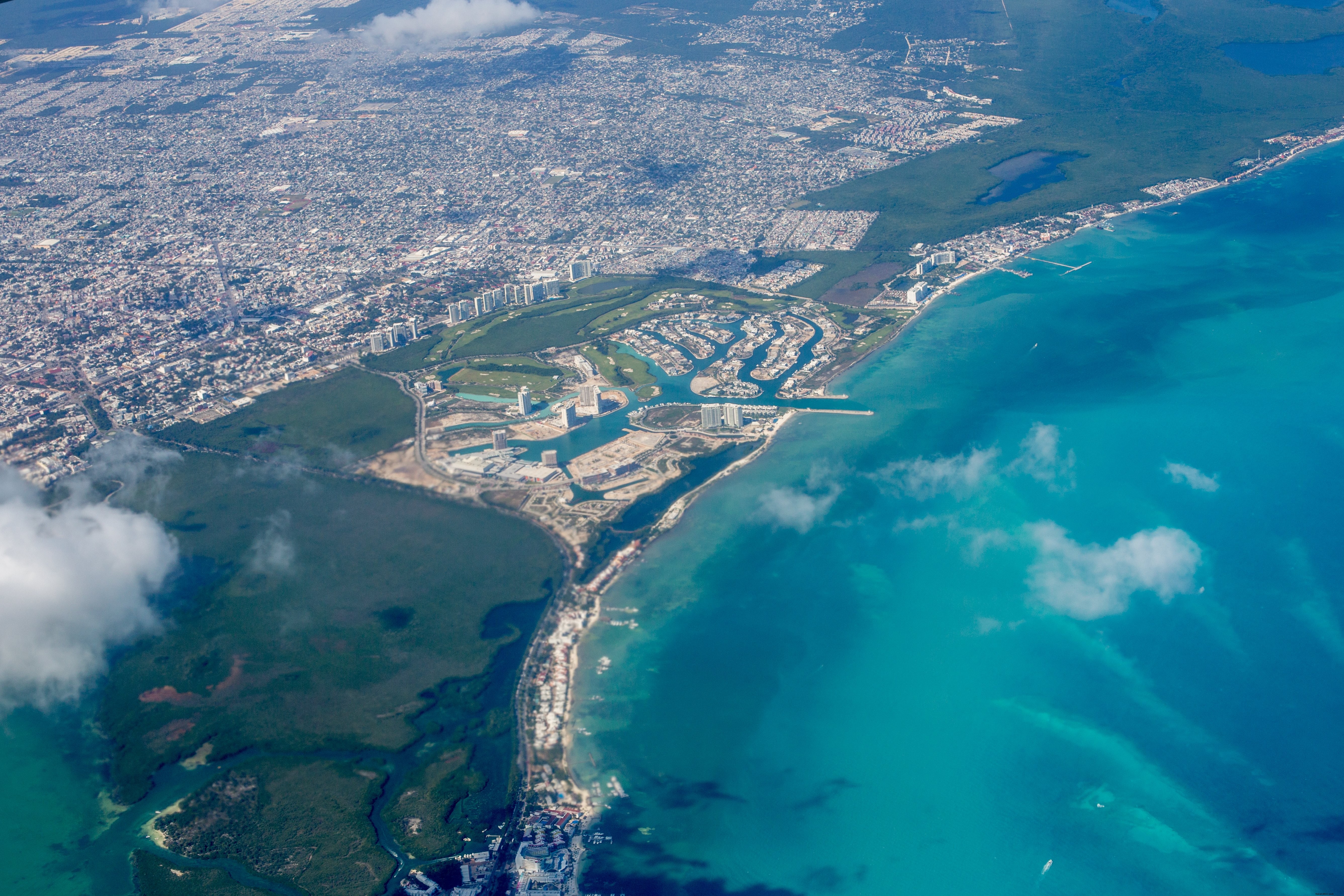 Stunning Aerial View of Cancun, Mexico – Breathtaking Photo