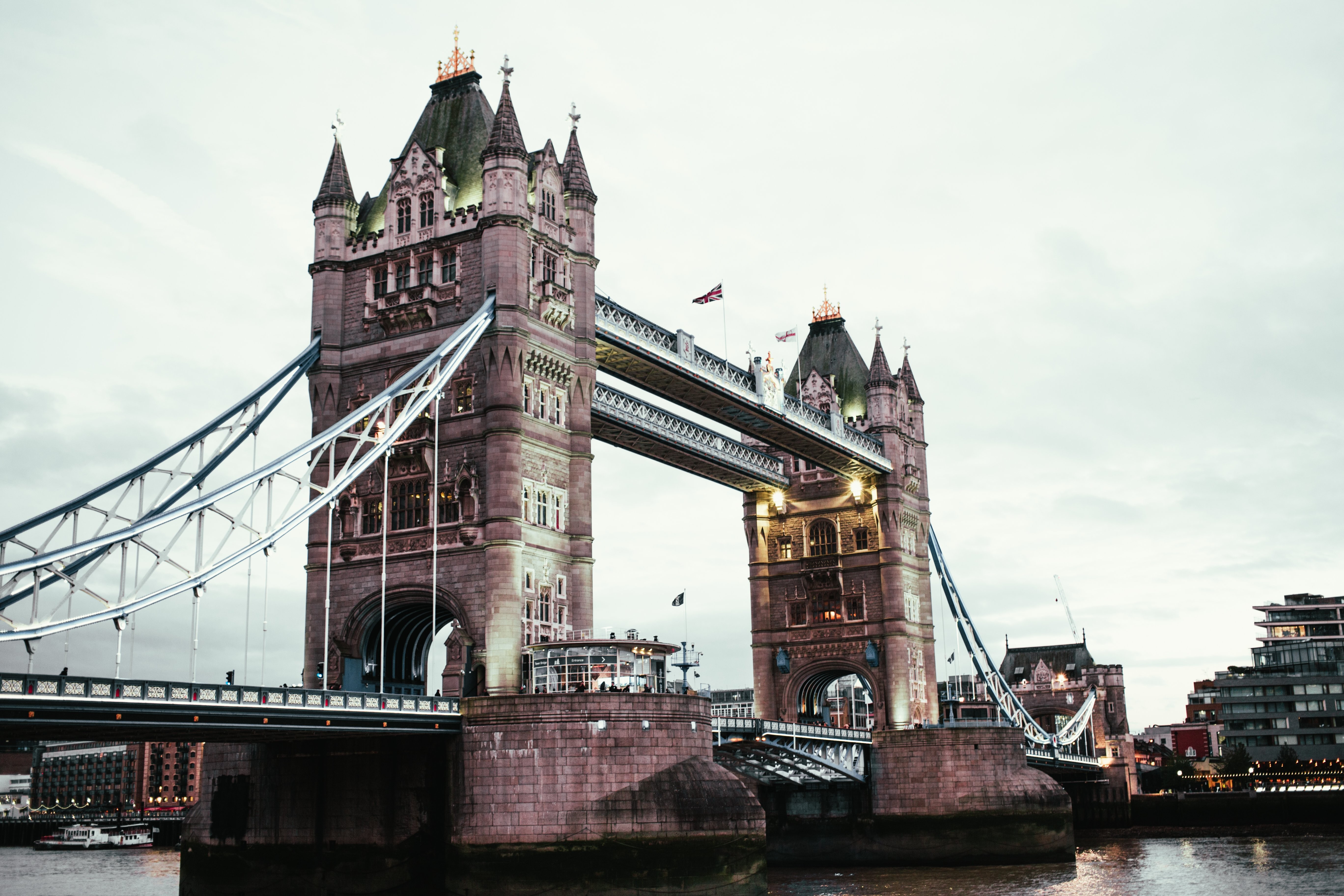 Iconic Towers of London s Tower Bridge – Stunning High-Quality Photo