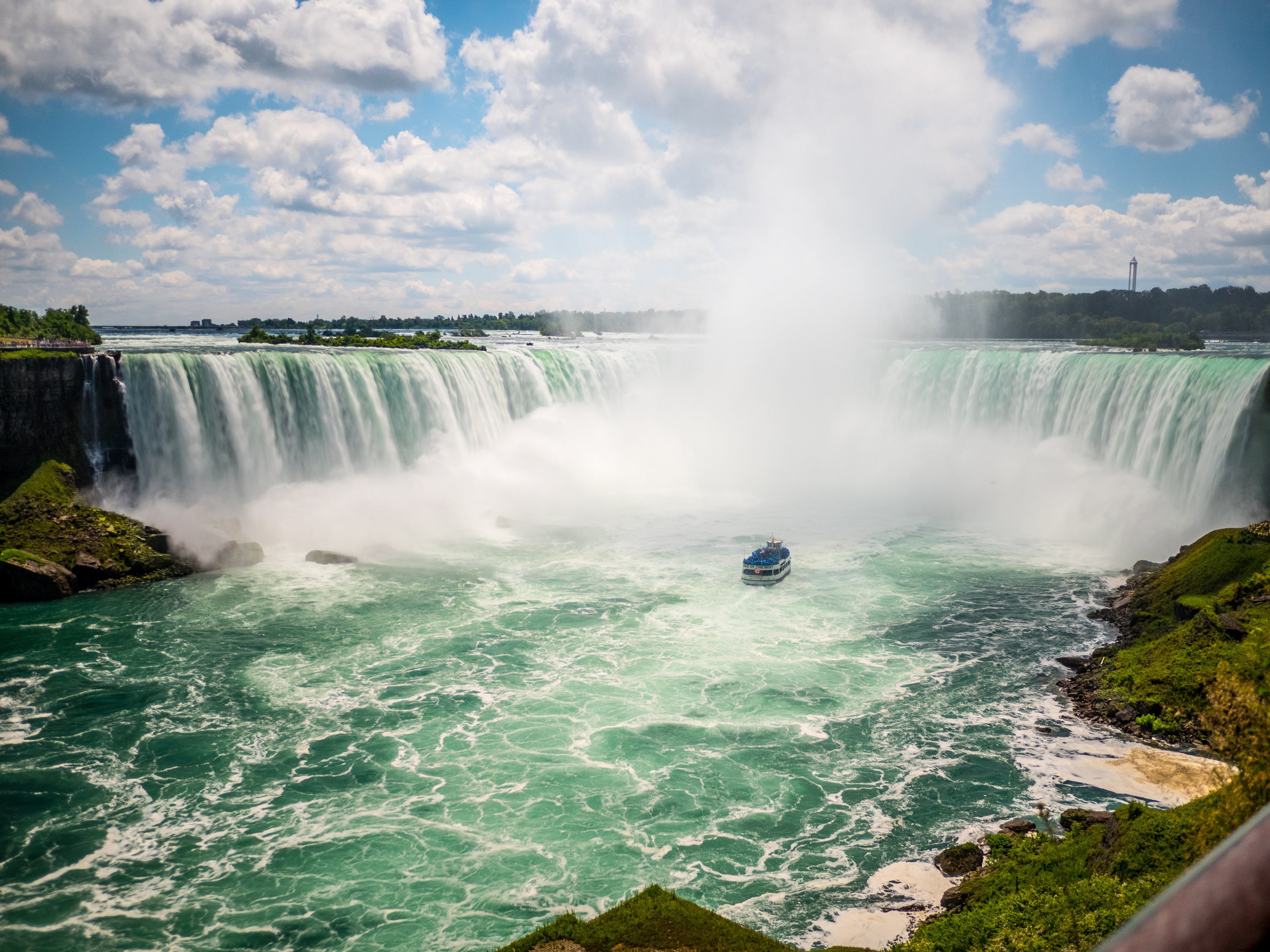 Stunning Niagara Falls in Brilliant Sunshine - Breathtaking Photo