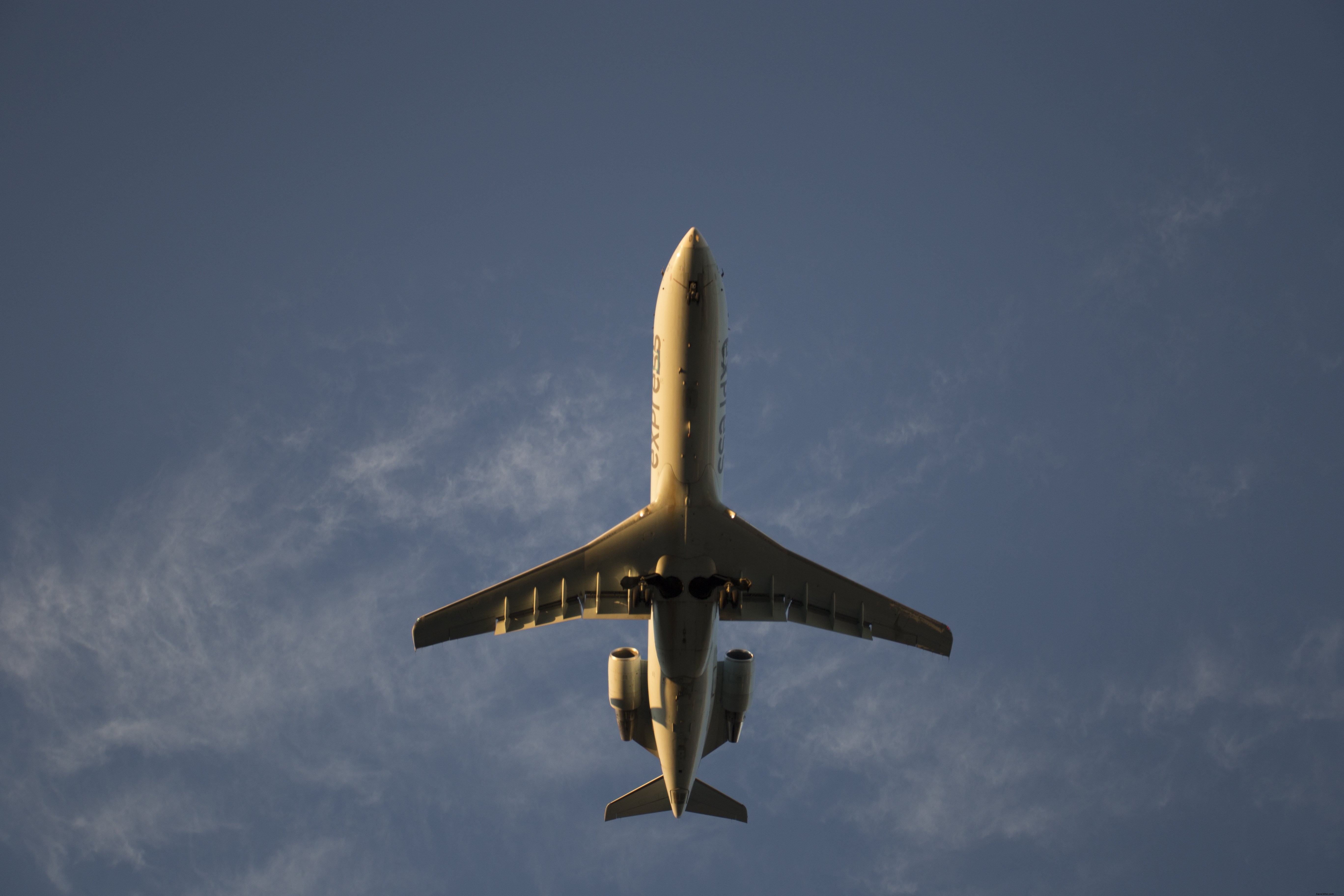 Stunning Overhead Photo of a Low-Flying Plane