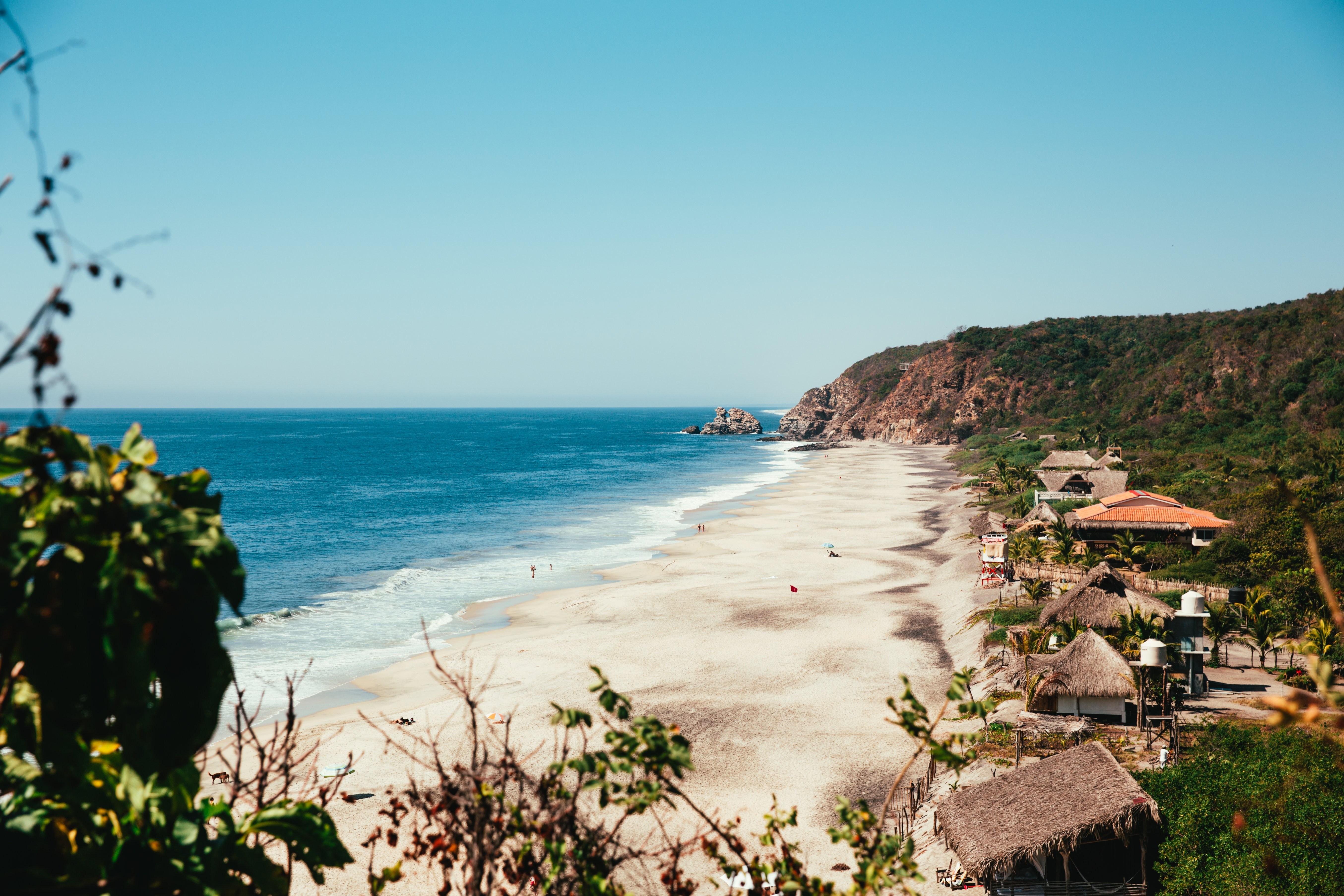 Stunning Grassy Roofs Overlooking the Beach – Breathtaking Scenic Photo