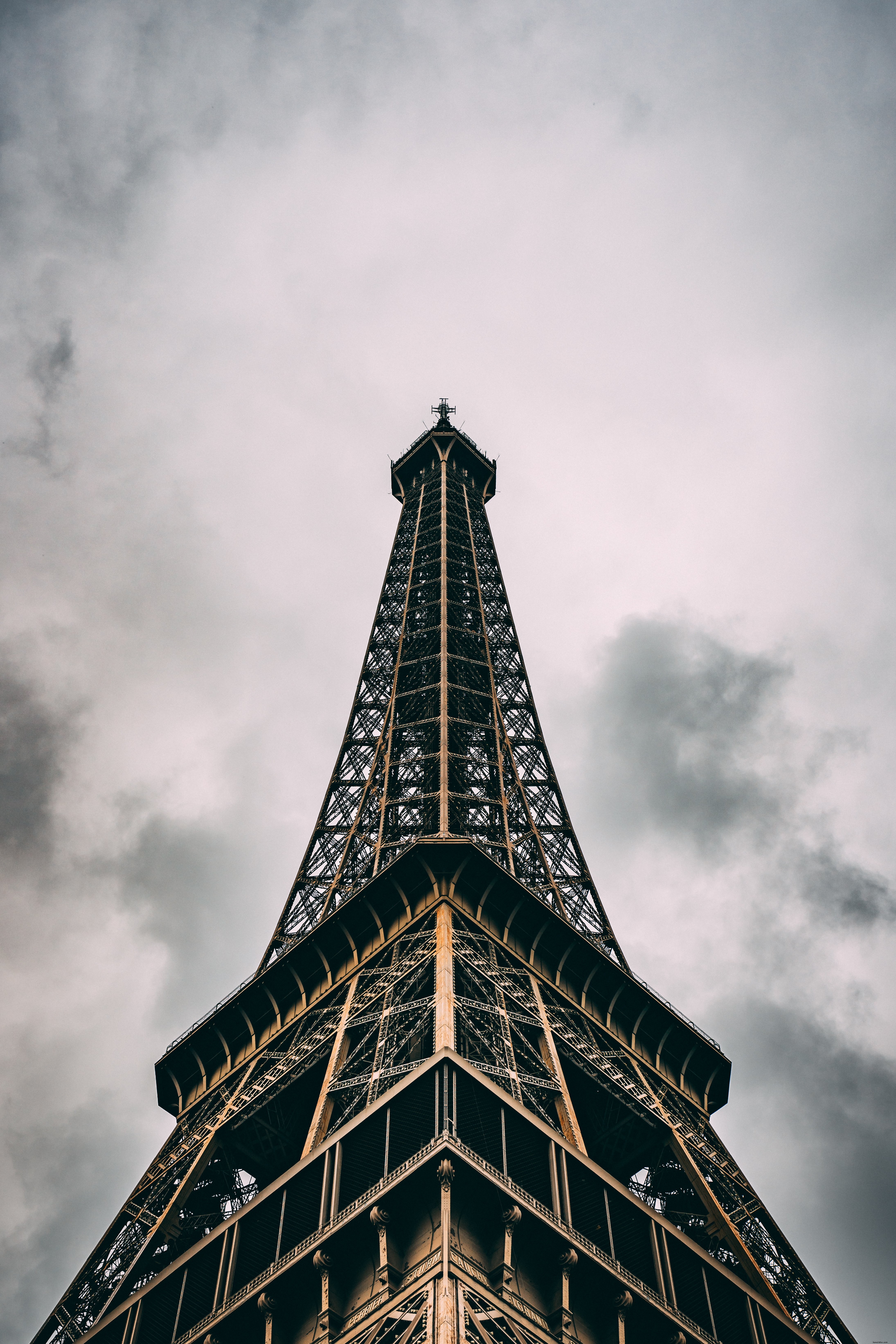 Stunning Eiffel Tower in Paris Under Dramatic Clouds – High-Quality Photo