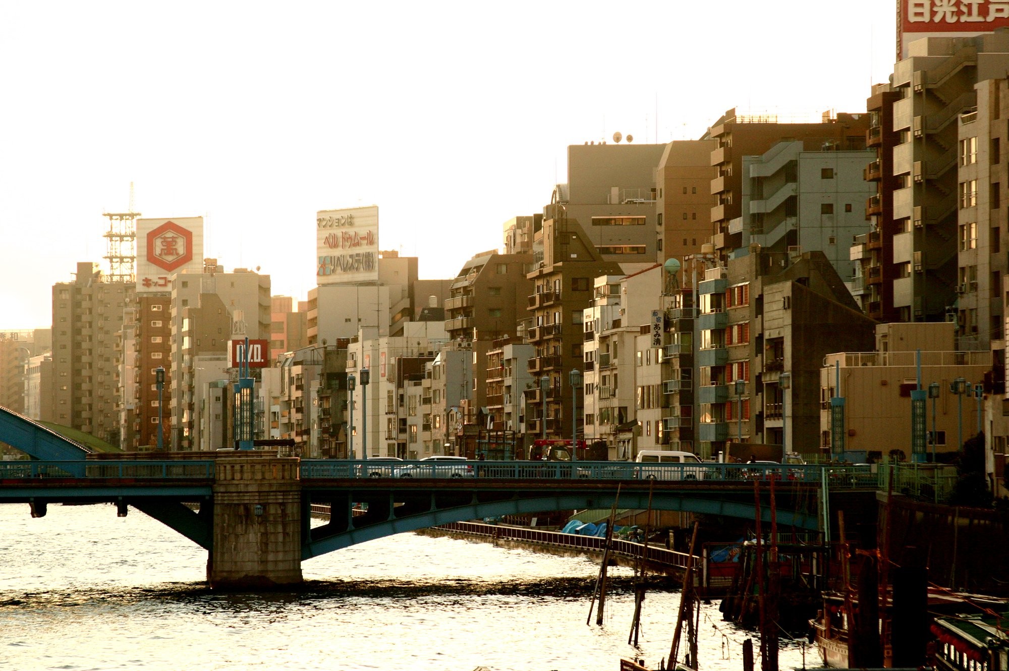 Stunning Urban Bridge in Vibrant Japanese Cityscape – Captivating Photo